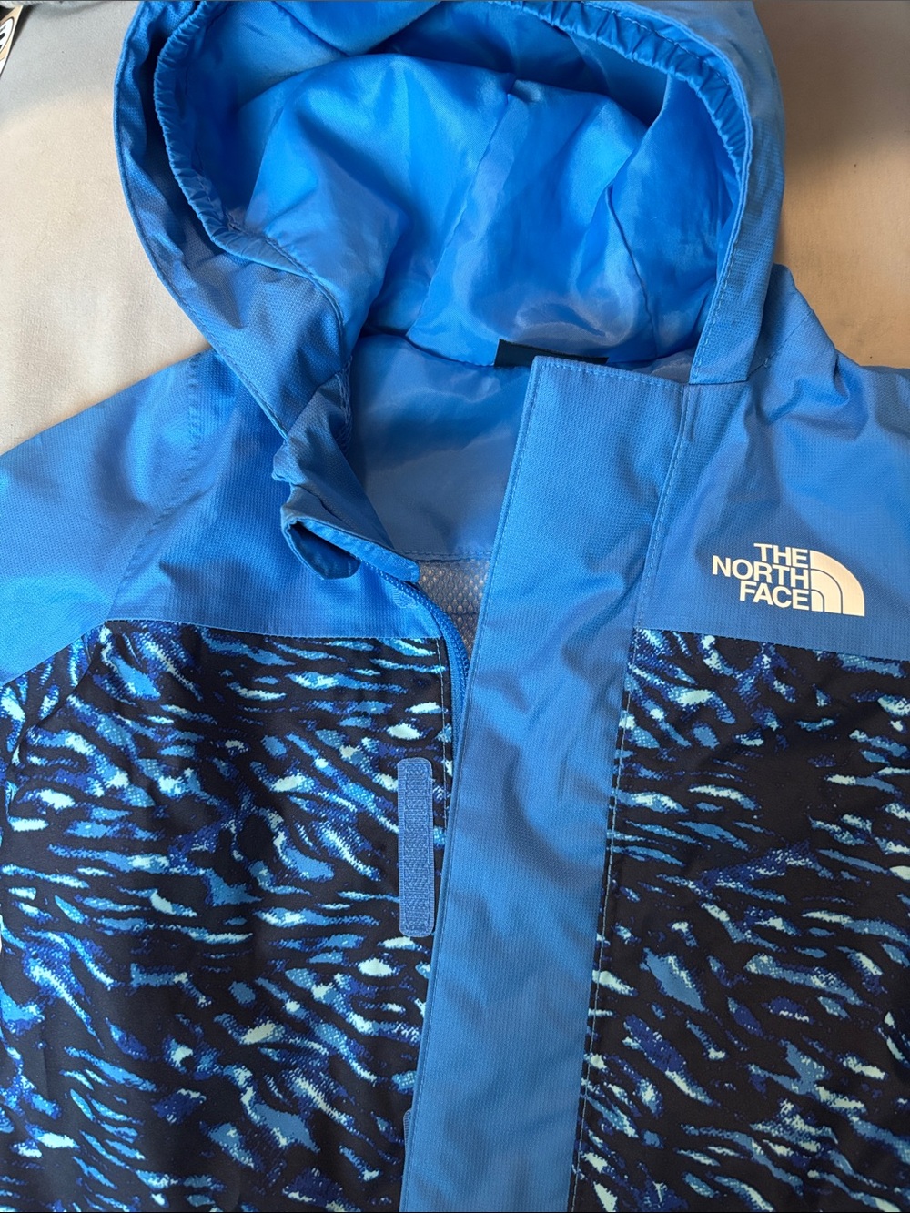 Baby  .  0-3months The North Face  rain jacket